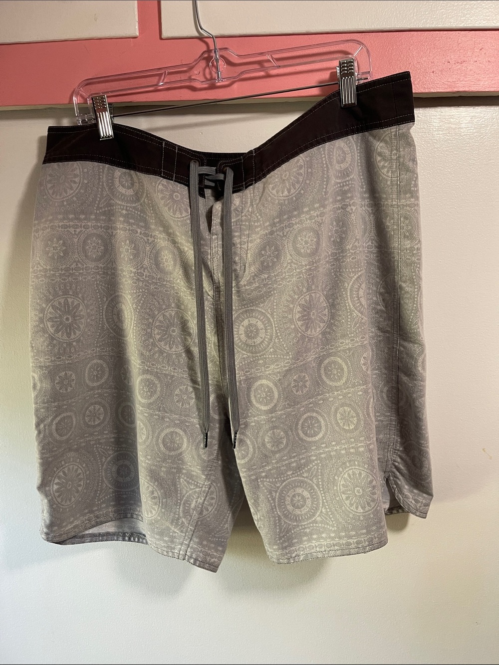 Lost Enterprises Men's Grey Patterned Swim Trunks